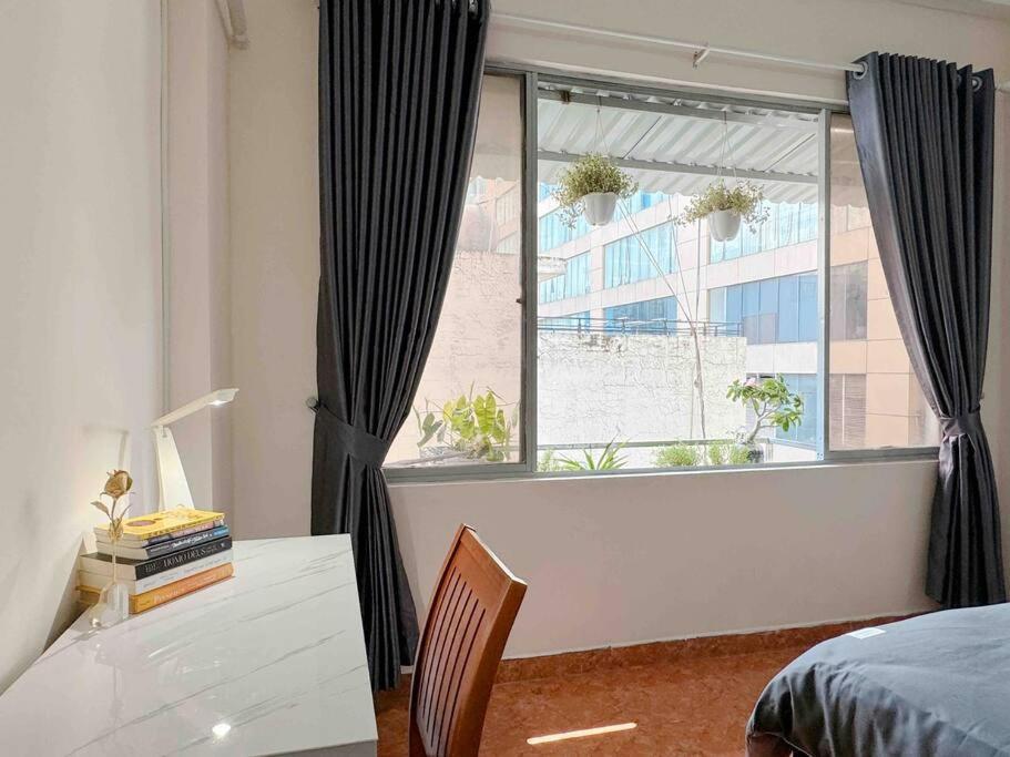 Sunshine In Hcmc Center Apartment